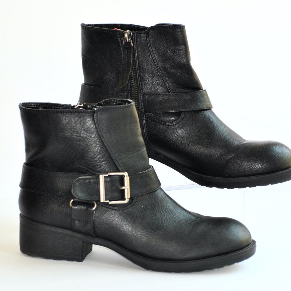 Size 6.5M Nicole Black Boots